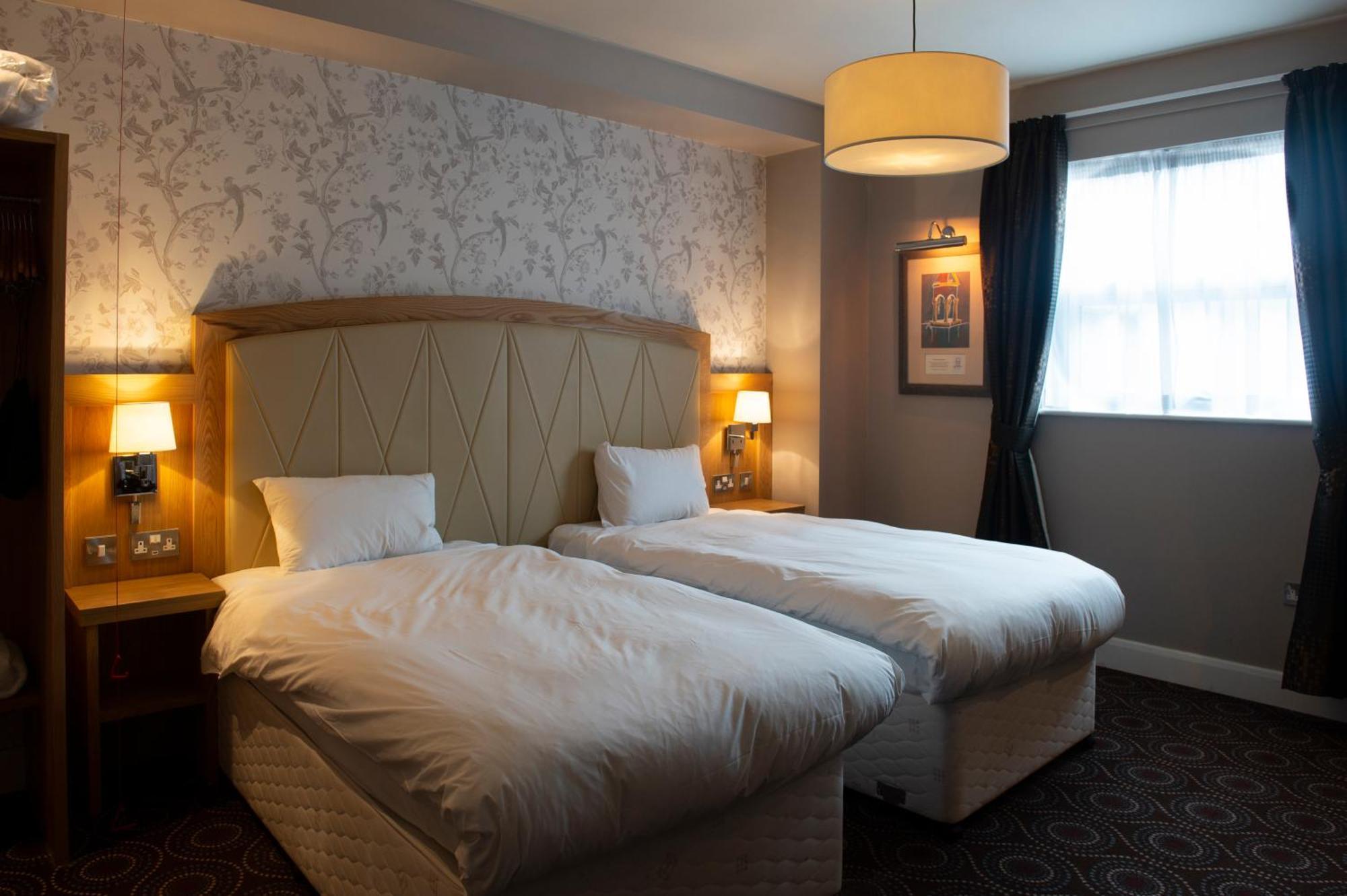 Sandford House Hotel Wetherspoon Хантингдон Экстерьер фото