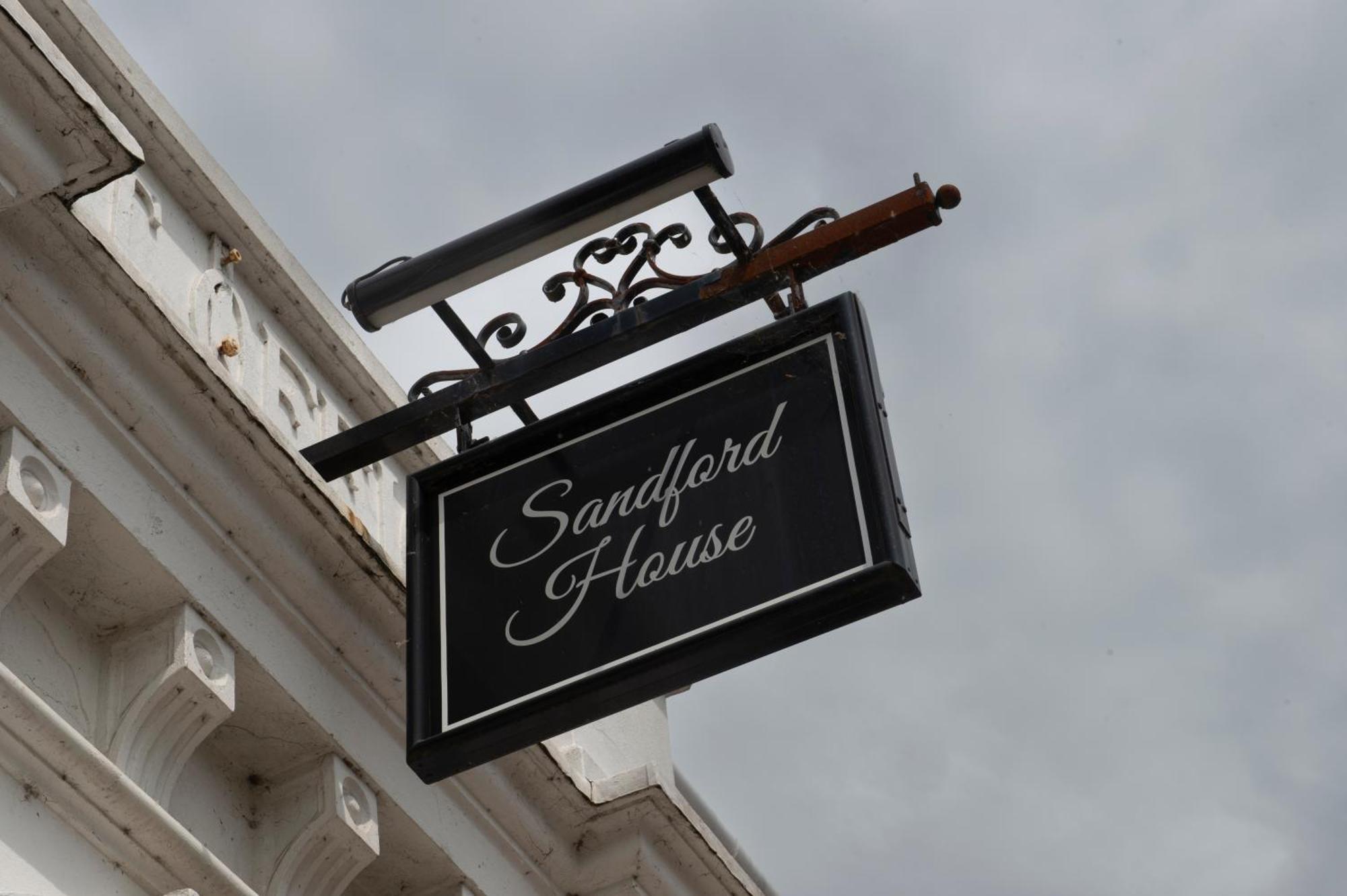 Sandford House Hotel Wetherspoon Хантингдон Экстерьер фото