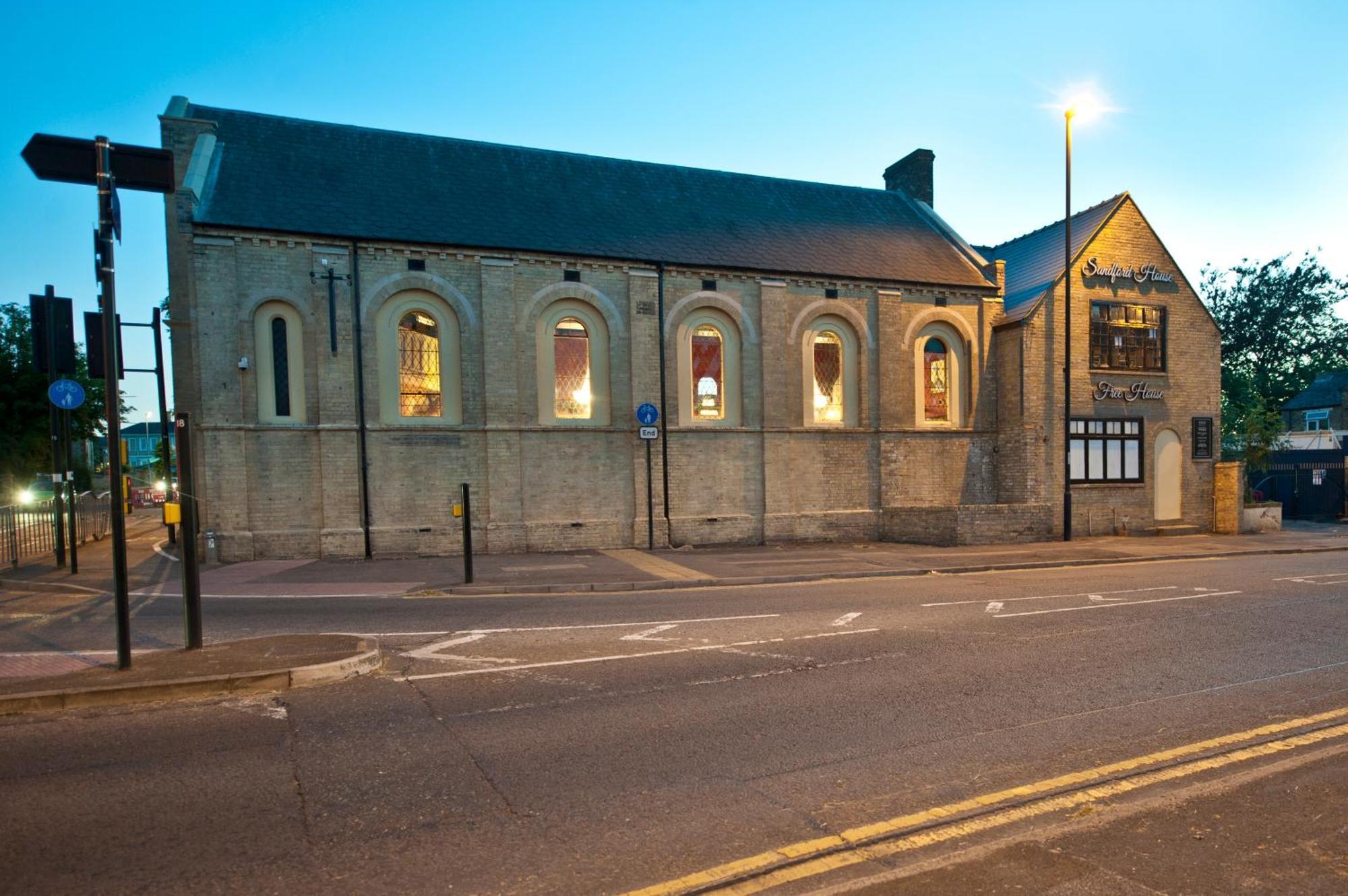 Sandford House Hotel Wetherspoon Хантингдон Экстерьер фото