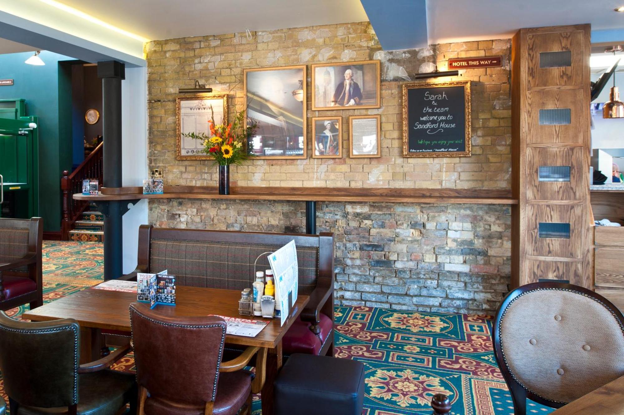 Sandford House Hotel Wetherspoon Хантингдон Экстерьер фото